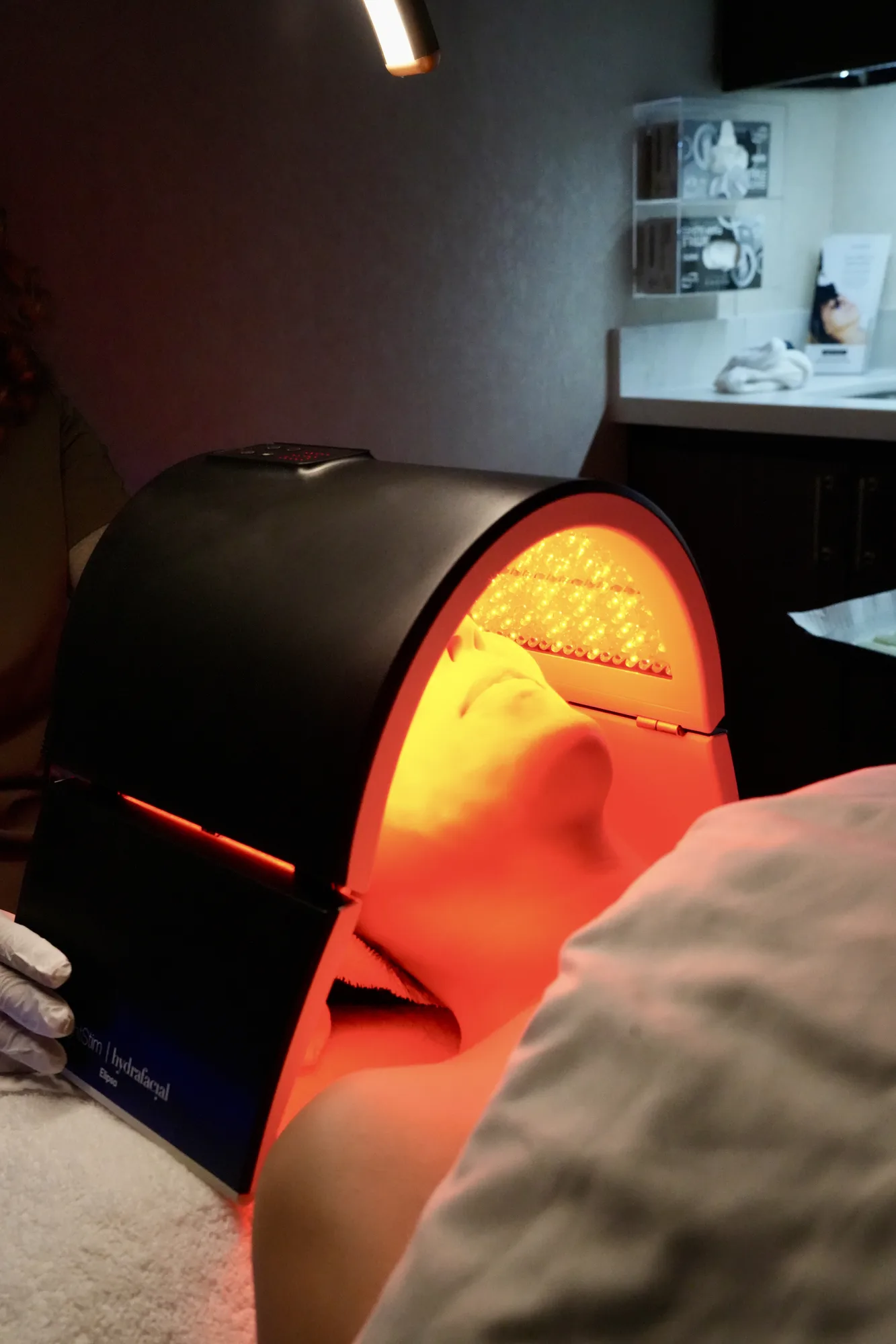 LED light therapy during a Hydrafacial